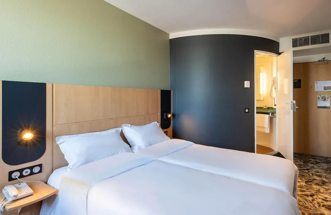 B&B HOTEL Calais Terminal Cité Europe 3 étoiles-1